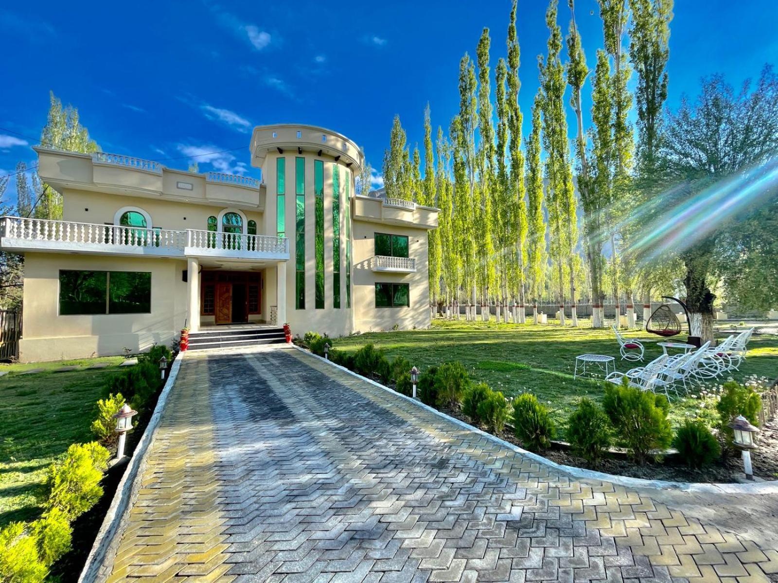 Skardu Saraye Hotel & Resort מראה חיצוני תמונה