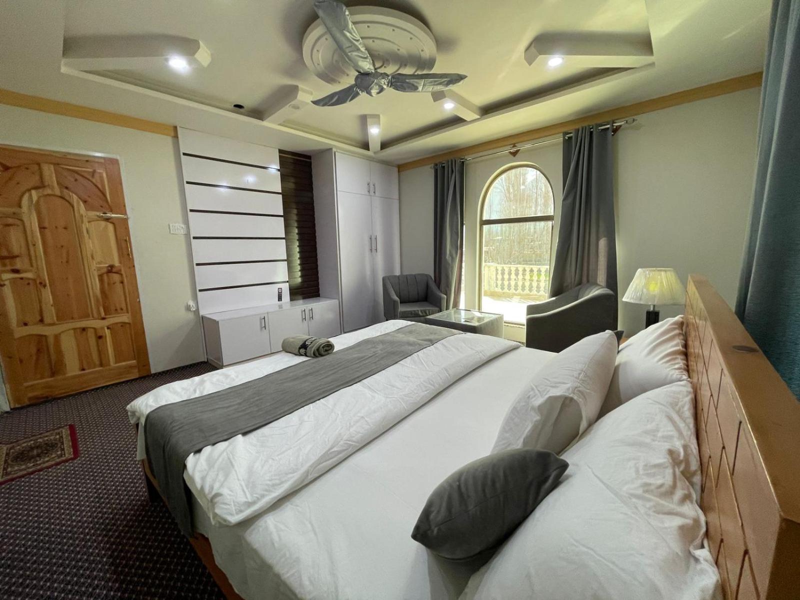 Skardu Saraye Hotel & Resort מראה חיצוני תמונה