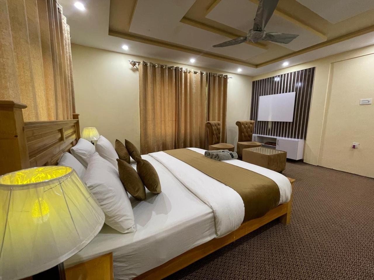 Skardu Saraye Hotel & Resort מראה חיצוני תמונה